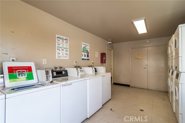 Detail Gallery Image 9 of 16 For 5530 Ackerfield Ave #402,  Long Beach,  CA 90805 - 2 Beds | 1 Baths