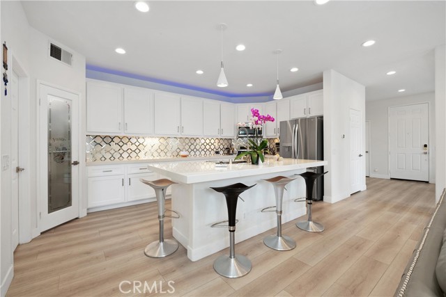 17 Crescent City, Irvine CA: https://media.crmls.org/medias/6be0c1ae-a028-4abf-ae0f-0cb44d1053b2.jpg