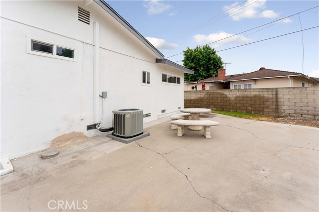 2106 W Judith Lane, Anaheim CA: https://media.crmls.org/medias/6be0ccf5-4a1c-4961-995a-0f4016eb62fc.jpg