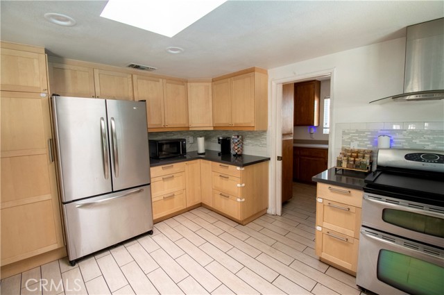 604 Northpark Boulevard, San Bernardino CA: https://media.crmls.org/medias/6be183b0-7d02-418b-a033-1c3e561e64e7.jpg