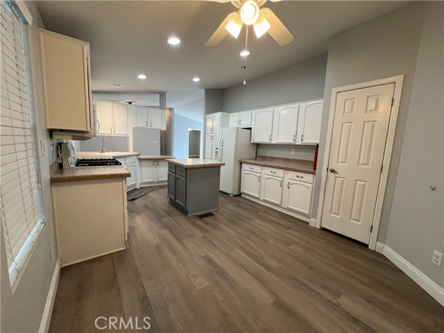 9080 Bloomfield Avenue, Cypress CA: https://media.crmls.org/medias/6be22047-ad62-4063-9992-6d7b8e30dd0d.jpg