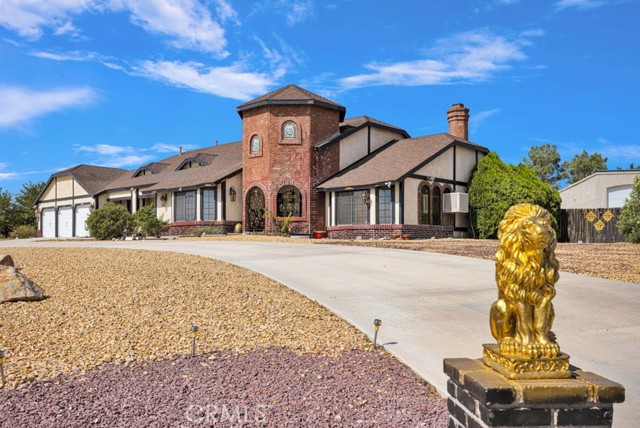 5 Bed Home for Sale in Apple Valley, California