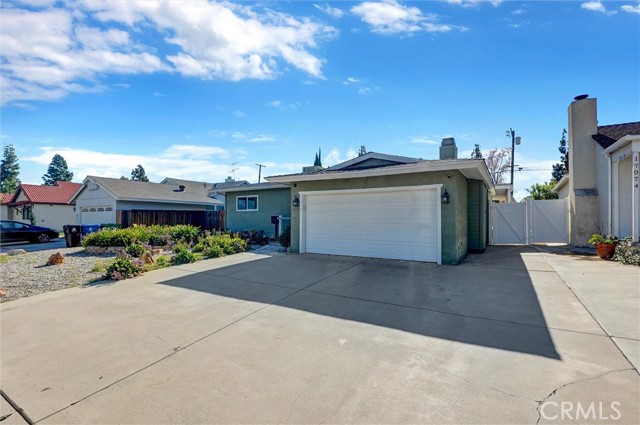 Detail Gallery Image 2 of 31 For 17068 Celtic, Granada Hills,  CA 91344 - 3 Beds | 2 Baths