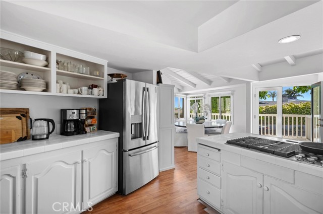 544 De Anza Drive, Corona del Mar CA: https://media.crmls.org/medias/6be3897a-7e82-4fc4-8971-91a7508508d0.jpg
