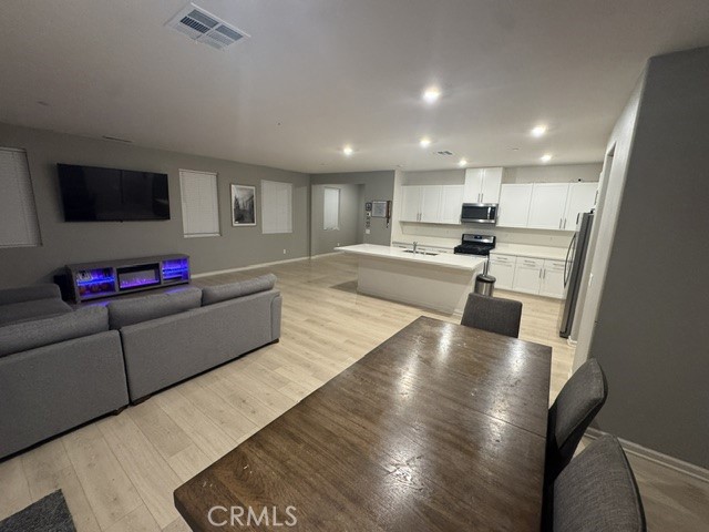 https://media.crmls.org/medias/6be45639-540b-43da-8829-73d795d36862.jpg?preset=X-Large