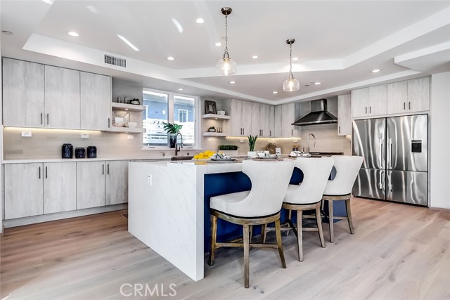 Chef's inspired kitchen with island