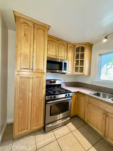 Detail Gallery Image 19 of 28 For 18648 Gledhill, Northridge,  CA 91324 - 4 Beds | 2 Baths