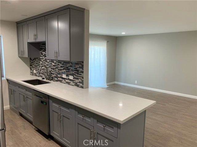 Detail Gallery Image 7 of 19 For 400 N Acacia Ave #C23,  Fullerton,  CA 92831 - 1 Beds | 1 Baths