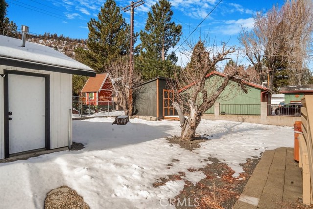 955 Apple Avenue, Wrightwood CA: https://media.crmls.org/medias/6be501eb-f61f-4c33-8802-619393deabc2.jpg