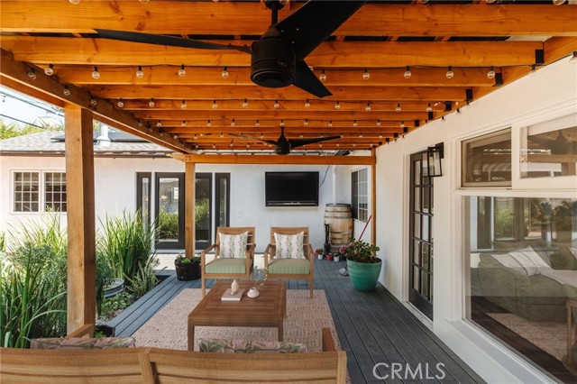 4741 Santa Lucia Drive, Woodland Hills CA: https://media.crmls.org/medias/6be56c0d-e826-440d-bbe9-f703dc8e96be.jpg