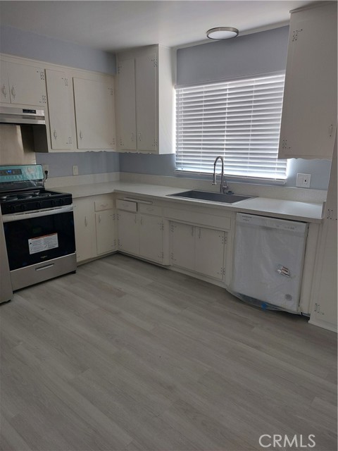 Detail Gallery Image 22 of 24 For 1891 Buckingham Rd #1,  Los Angeles,  CA 90019 - 3 Beds | 2 Baths