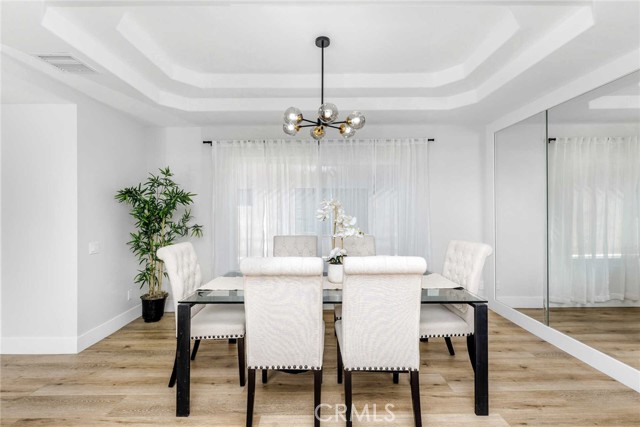 5923 Etiwanda Avenue, Tarzana CA: https://media.crmls.org/medias/6be593b9-f8cd-488f-830e-b02926e8c347.jpg
