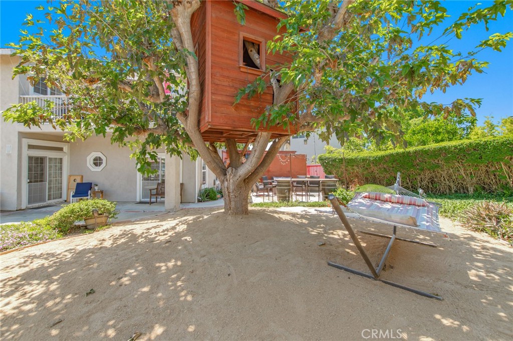 https://media.crmls.org/medias/6be5e951-feaf-409e-86b1-0991956fab2d.jpg?preset=X-Large