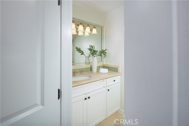 Detail Gallery Image 5 of 10 For 2857 Wards Ter, Laguna Beach,  CA 92651 - 2 Beds | 2 Baths