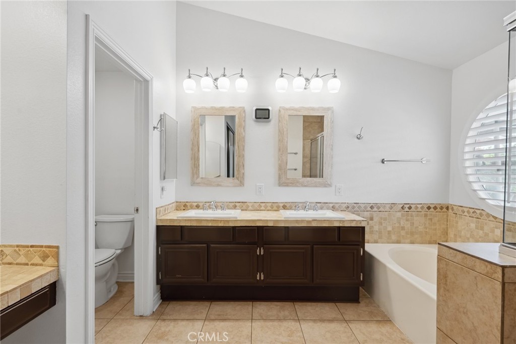 https://media.crmls.org/medias/6be75068-baef-4350-ba71-a1796985ab2b.jpg?preset=X-Large