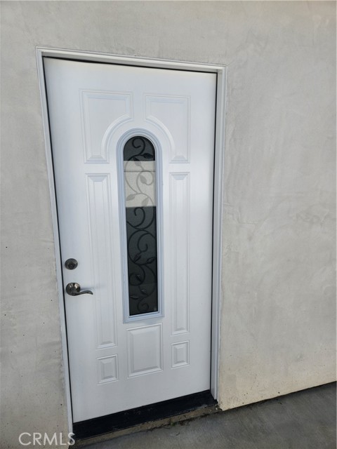 Detail Gallery Image 4 of 12 For 8004 Shirley Ave, Reseda,  CA 91335 - 3 Beds | 2/1 Baths