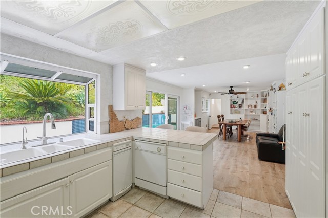 Image 6 of 32 For 22443 Robin Oaks