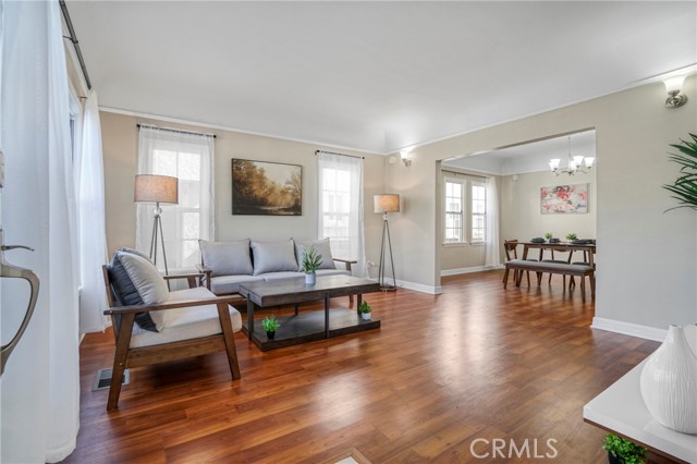 Detail Gallery Image 4 of 45 For 11290 Ivy Pl, Los Angeles,  CA 90064 - 3 Beds | 2 Baths