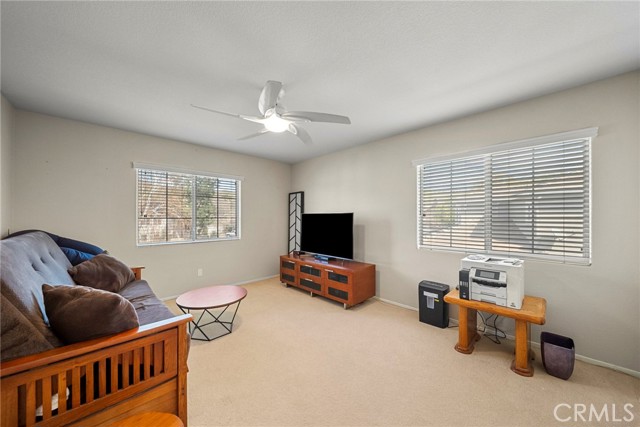 Detail Gallery Image 27 of 45 For 28246 Deer Ct, Canyon Country,  CA 91351 - 4 Beds | 2/1 Baths