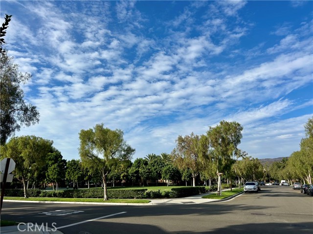 60 Scarlet Bloom, Irvine CA: https://media.crmls.org/medias/6be81318-b40d-4fdb-a169-c3b88e115a43.jpg