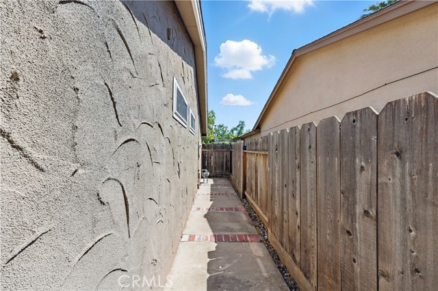 395 Columbia Avenue, Merced CA: https://media.crmls.org/medias/6be813b6-c688-4b4d-9300-c36d0def45c2.jpg