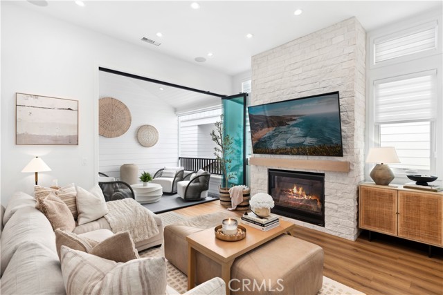 Detail Gallery Image 5 of 26 For 611 .5 Jasmine Ave, Corona Del Mar,  CA 92625 - 2 Beds | 2/1 Baths