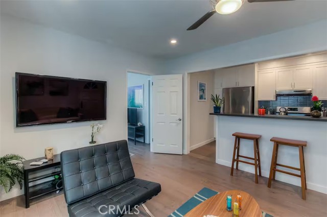 200 Moonstone Street, Manhattan Beach CA: https://media.crmls.org/medias/6be957ea-01aa-4d01-bbbe-9084f9ebf10a.jpg
