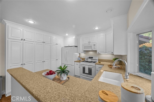 Detail Gallery Image 10 of 41 For 13 Carson, Irvine,  CA 92620 - 4 Beds | 3 Baths