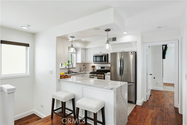 Detail Gallery Image 7 of 31 For 510 Marguerite Ave #B,  Corona Del Mar,  CA 92625 - 3 Beds | 2/1 Baths