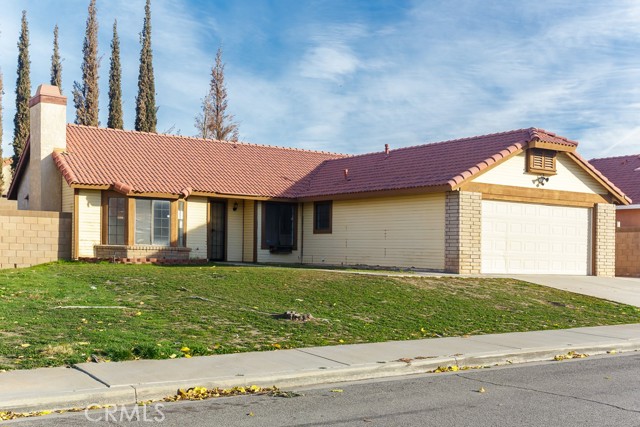 Detail Gallery Image 2 of 23 For 37012 Calle Bonita, Palmdale,  CA 93550 - 4 Beds | 2 Baths