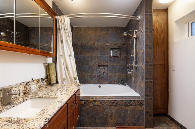 Detail Gallery Image 16 of 30 For 3 White Water Dr, Corona Del Mar,  CA 92625 - 3 Beds | 3/1 Baths