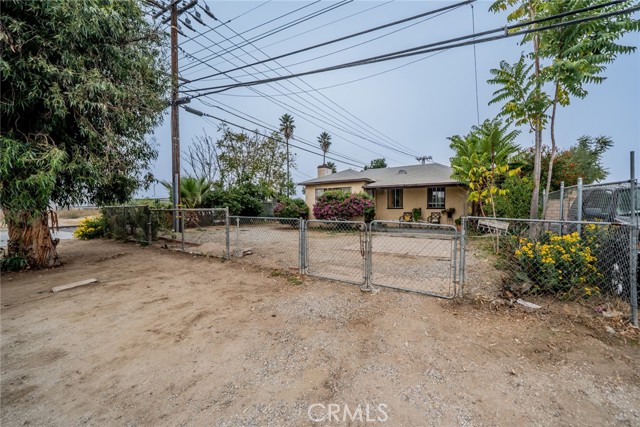 Detail Gallery Image 4 of 36 For 13512 Blvd Arrow, Fontana,  CA 92335 - 2 Beds | 1 Baths