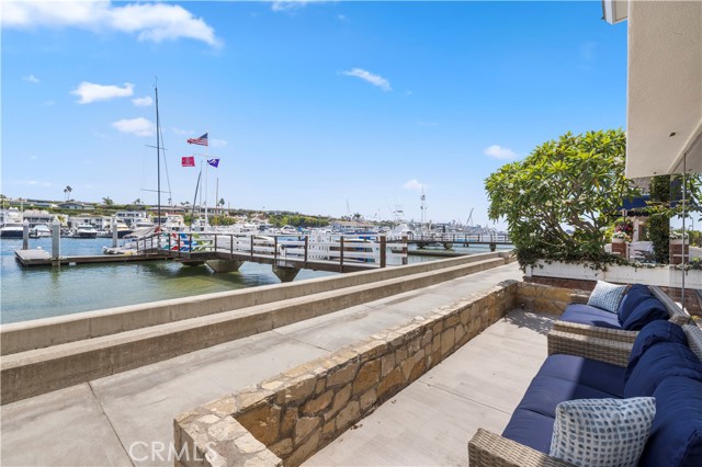 Detail Gallery Image 8 of 17 For 121 E Bay Front, Newport Beach,  CA 92662 - 3 Beds | 2 Baths