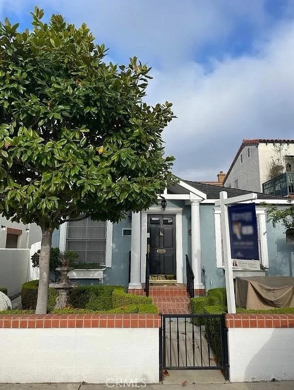 Detail Gallery Image 1 of 19 For 157 Claremont Ave, Long Beach,  CA 90803 - 2 Beds | 2 Baths