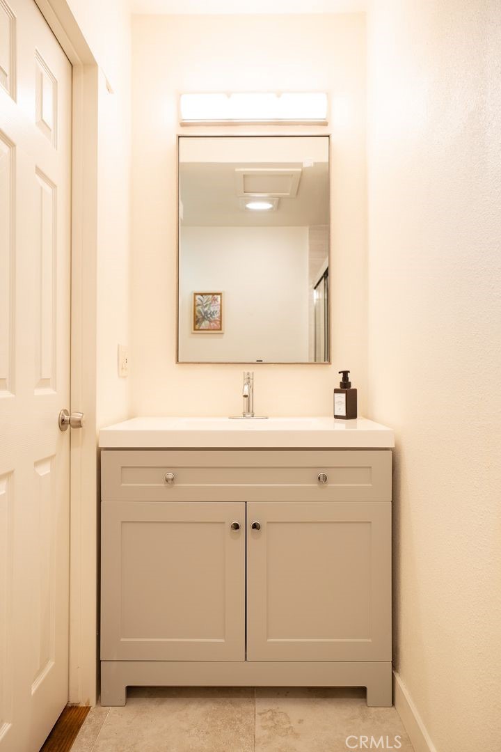 https://media.crmls.org/medias/6bf00ade-3179-4e4b-adca-6de363ed8083.jpg?preset=X-Large