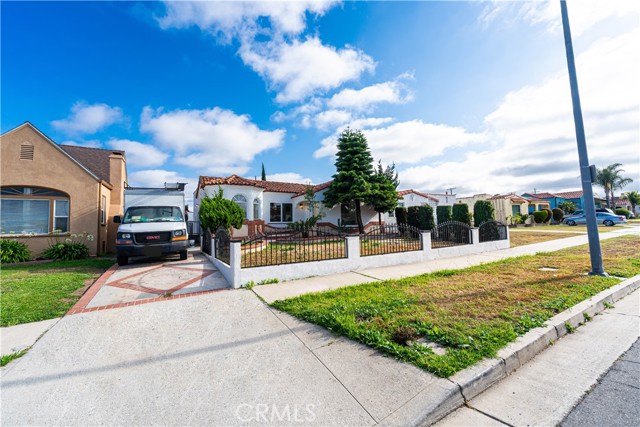 1818 W 79th Street, Los Angeles CA: https://media.crmls.org/medias/6bf07eac-2526-404a-82d1-cbac288e2ad8.jpg