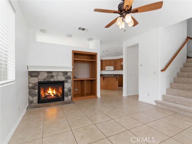 Detail Gallery Image 3 of 36 For 29436 Shannon Ct, Canyon Country,  CA 91387 - 4 Beds | 2/1 Baths