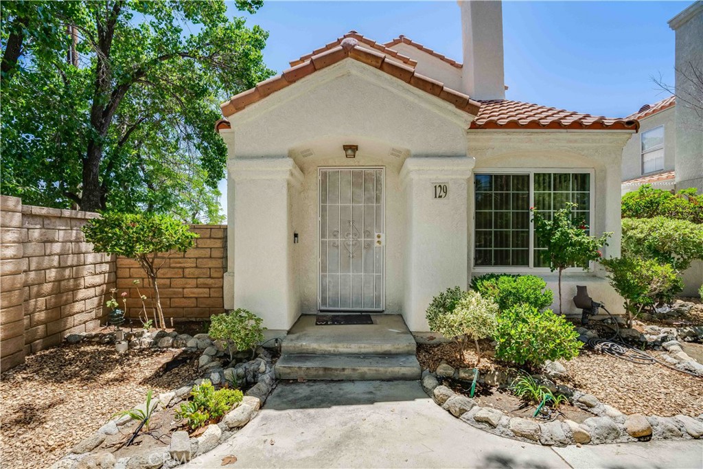 Welcome to this beautifully updated two-story condo located in the highly desirable gated community of The Oasis in Palmdale. This 3 bedroom, 3 bathroom home offers the perfect blend of comfort, style, and convenience. Enjoy a spacious living area with vaulted ceilings and a fireplace. The renovated kitchen features upgraded countertops, refinished cabinets, and newer appliances. The dining room and breakfast nook offer flexible dining options. All bedrooms are upstairs with attached bathrooms. The primary bedroom boasts a large walk-in closet. Attached garage with in garage laundry add everyday convenience. Residents enjoy resort-style amenities including a pool, spa, BBQ, fitness center, and vibrant community spaces. Nestled in a desert setting, The Oasis offers quick access to shopping, dining, major freeways, and outdoor recreation. Don't miss this opportunity to own a move-in-ready home in one of Palmdale’s most sought-after communities!
