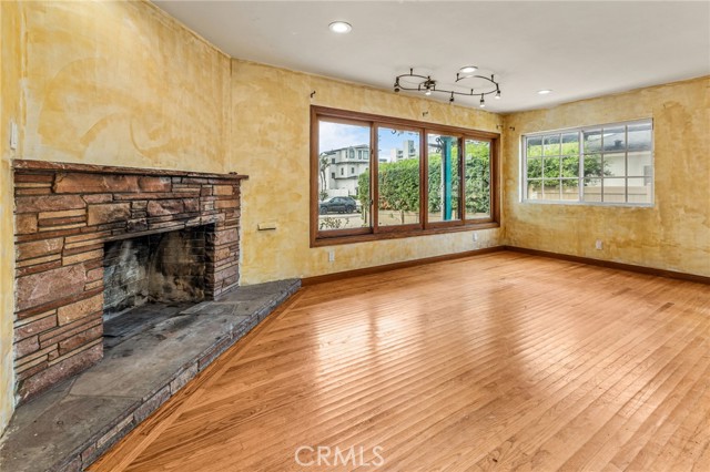 Detail Gallery Image 5 of 45 For 820 Law St, San Diego,  CA 92109 - 4 Beds | 2 Baths