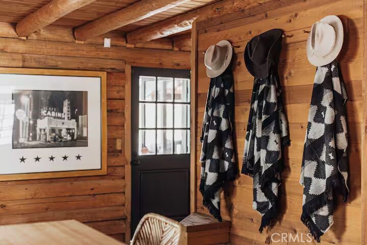 https://media.crmls.org/medias/6bf1d35a-d5b3-4b6f-818c-613aa1045faf.jpg?preset=X-Large
