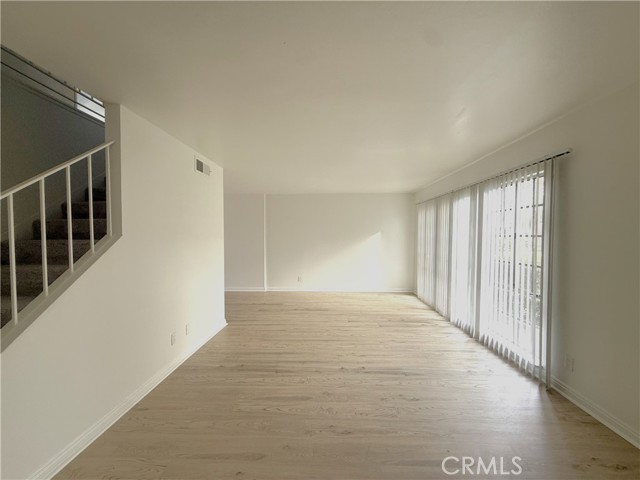 Detail Gallery Image 5 of 25 For 1974 W Glenoaks Ave #E,  Anaheim,  CA 92801 - 3 Beds | 2/1 Baths