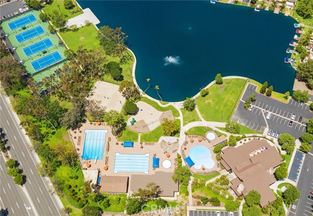 21572 Via Invierno, Lake Forest CA: https://media.crmls.org/medias/6bf31f92-b21b-412a-b1e6-d678e7d8452f.jpg