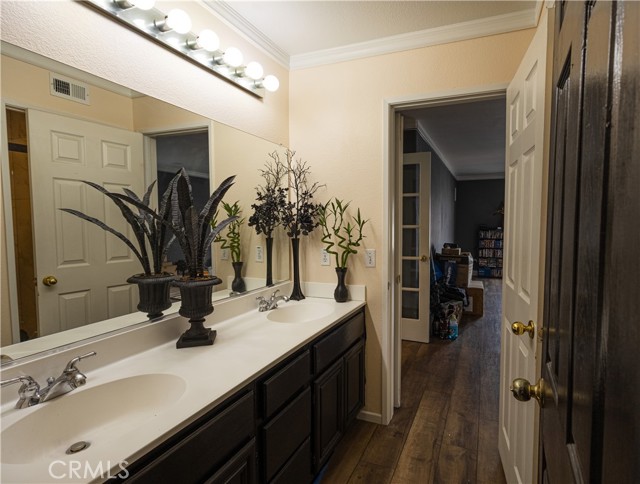 970 Riverview Circle, Corona CA: https://media.crmls.org/medias/6bf45708-090b-4e03-ba16-8acfb7c1289a.jpg