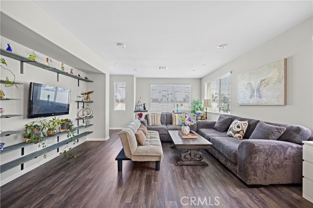 Detail Gallery Image 2 of 37 For 14404 Kiwi Ln #6,  Gardena,  CA 90247 - 4 Beds | 3/1 Baths