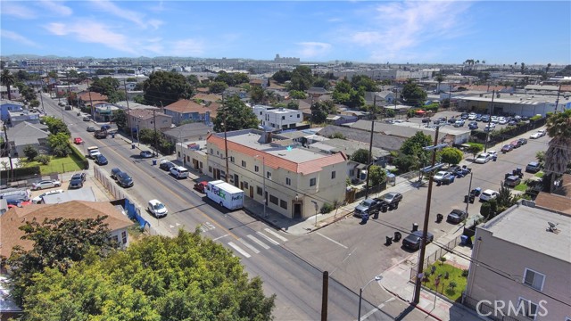 2214 Hooper Avenue, Los Angeles CA: https://media.crmls.org/medias/6bf4bdb0-c334-4b47-8895-b0c46cec9f7d.jpg