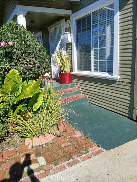 Detail Gallery Image 4 of 5 For 4174 3rd  Ave, Los Angeles,  CA 90008 - 2 Beds | 2 Baths