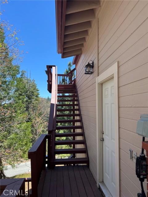 170 Cypress Dr, Lake Arrowhead CA: https://media.crmls.org/medias/6bf5a0f3-7b03-420f-9380-17a411c9b882.jpg