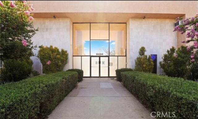 Detail Gallery Image 2 of 19 For 5232 Corteen Pl #7,  Valley Village,  CA 91607 - 2 Beds | 2 Baths