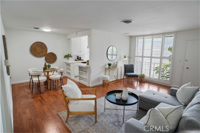 Detail Gallery Image 3 of 12 For 504 N Louise St #16,  Glendale,  CA 91206 - 1 Beds | 1 Baths