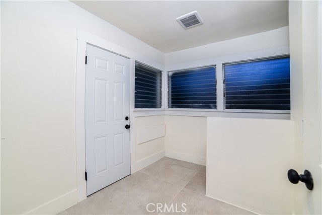 748 N Kenmore, Los Angeles CA: https://media.crmls.org/medias/6bf86d41-5335-4ee7-96b1-186d953b86df.jpg